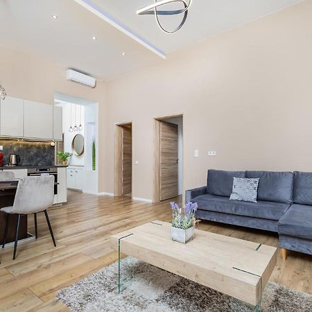 Csengery Deluxe Home With Balcony Budapest Luaran gambar