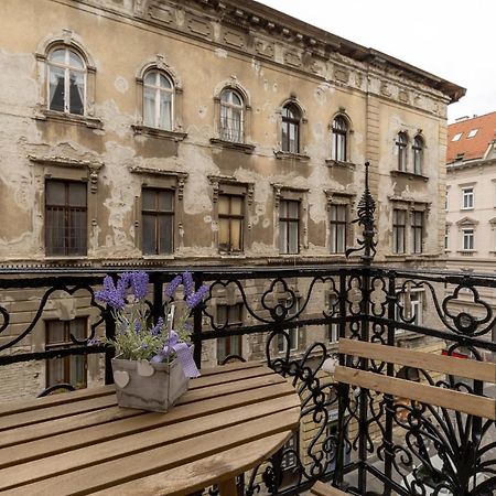Csengery Deluxe Home With Balcony Budapest Luaran gambar