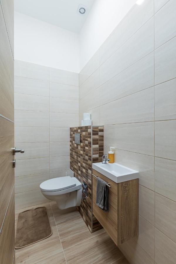 Csengery Deluxe Home With Balcony Budapest Luaran gambar