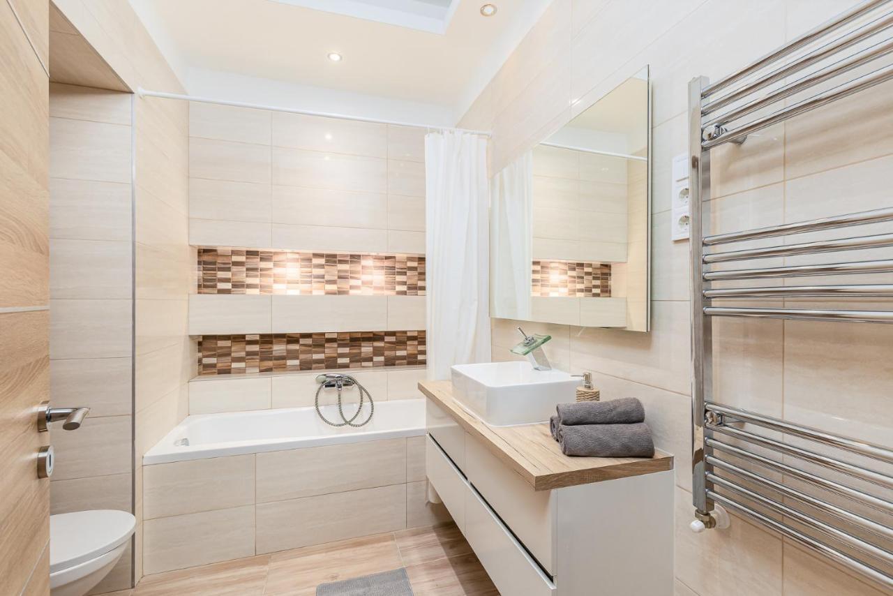 Csengery Deluxe Home With Balcony Budapest Luaran gambar