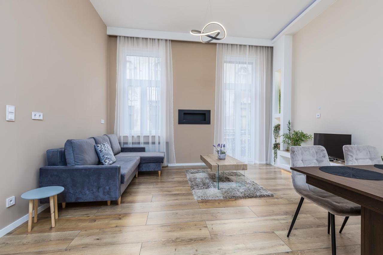 Csengery Deluxe Home With Balcony Budapest Luaran gambar