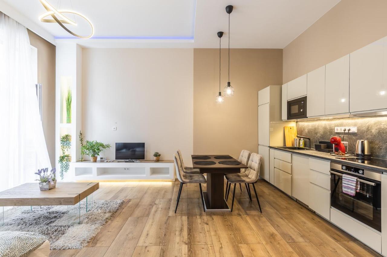 Csengery Deluxe Home With Balcony Budapest Luaran gambar
