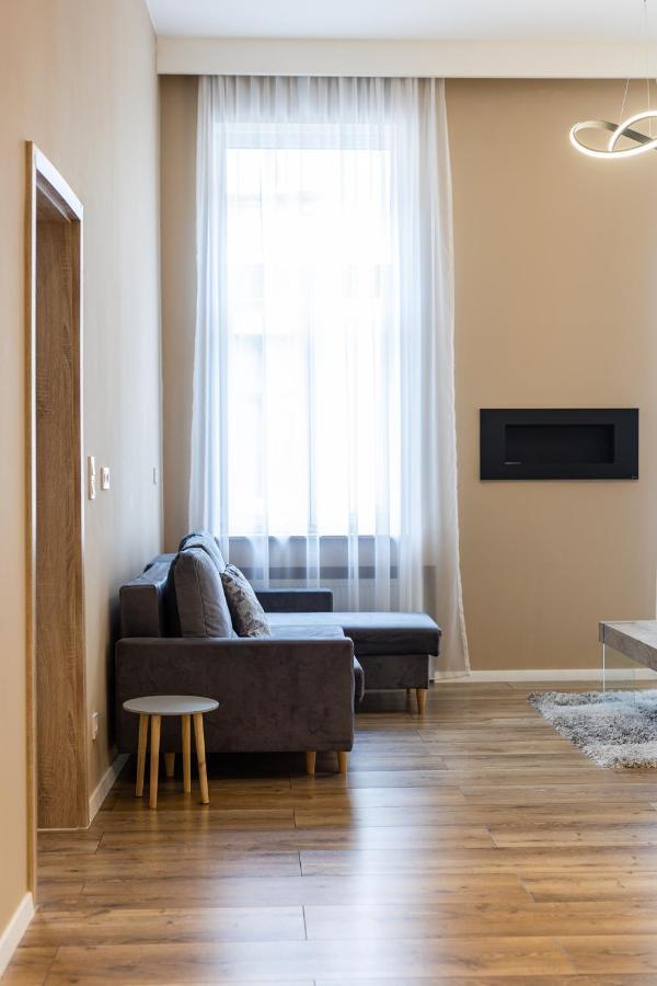 Csengery Deluxe Home With Balcony Budapest Luaran gambar