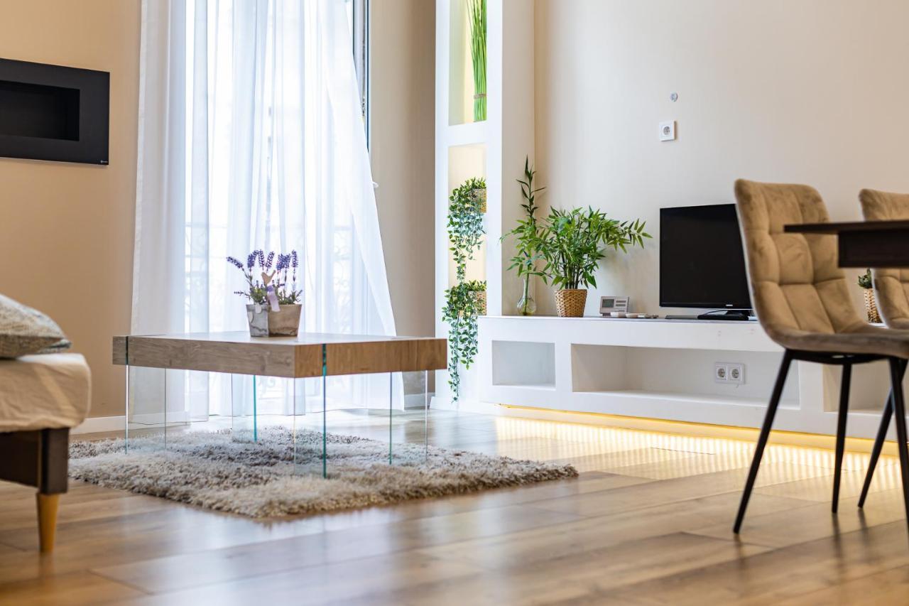 Csengery Deluxe Home With Balcony Budapest Luaran gambar
