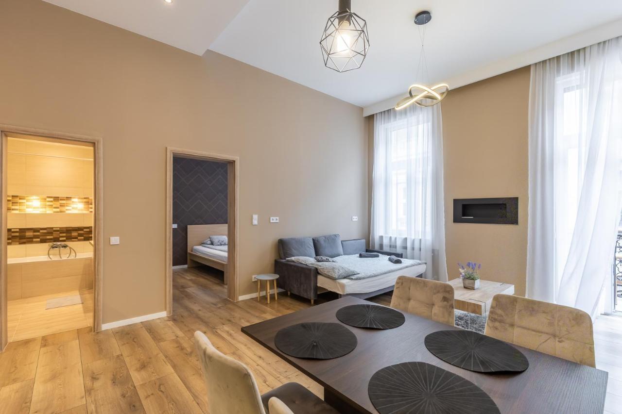 Csengery Deluxe Home With Balcony Budapest Luaran gambar