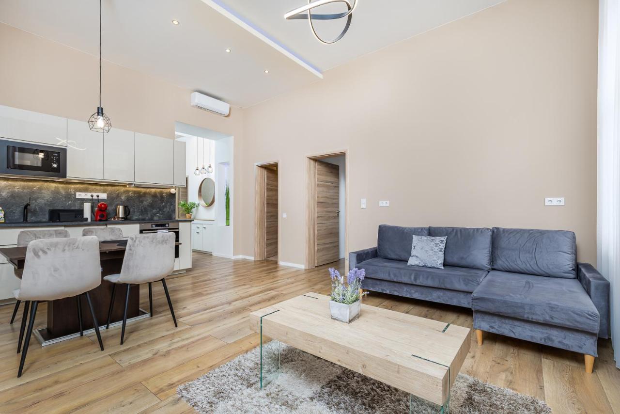Csengery Deluxe Home With Balcony Budapest Luaran gambar