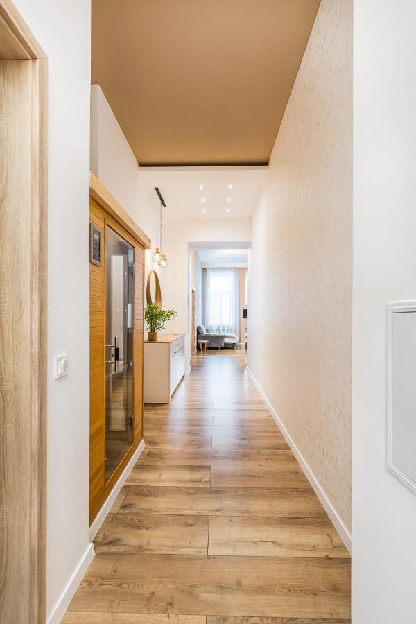 Csengery Deluxe Home With Balcony Budapest Luaran gambar