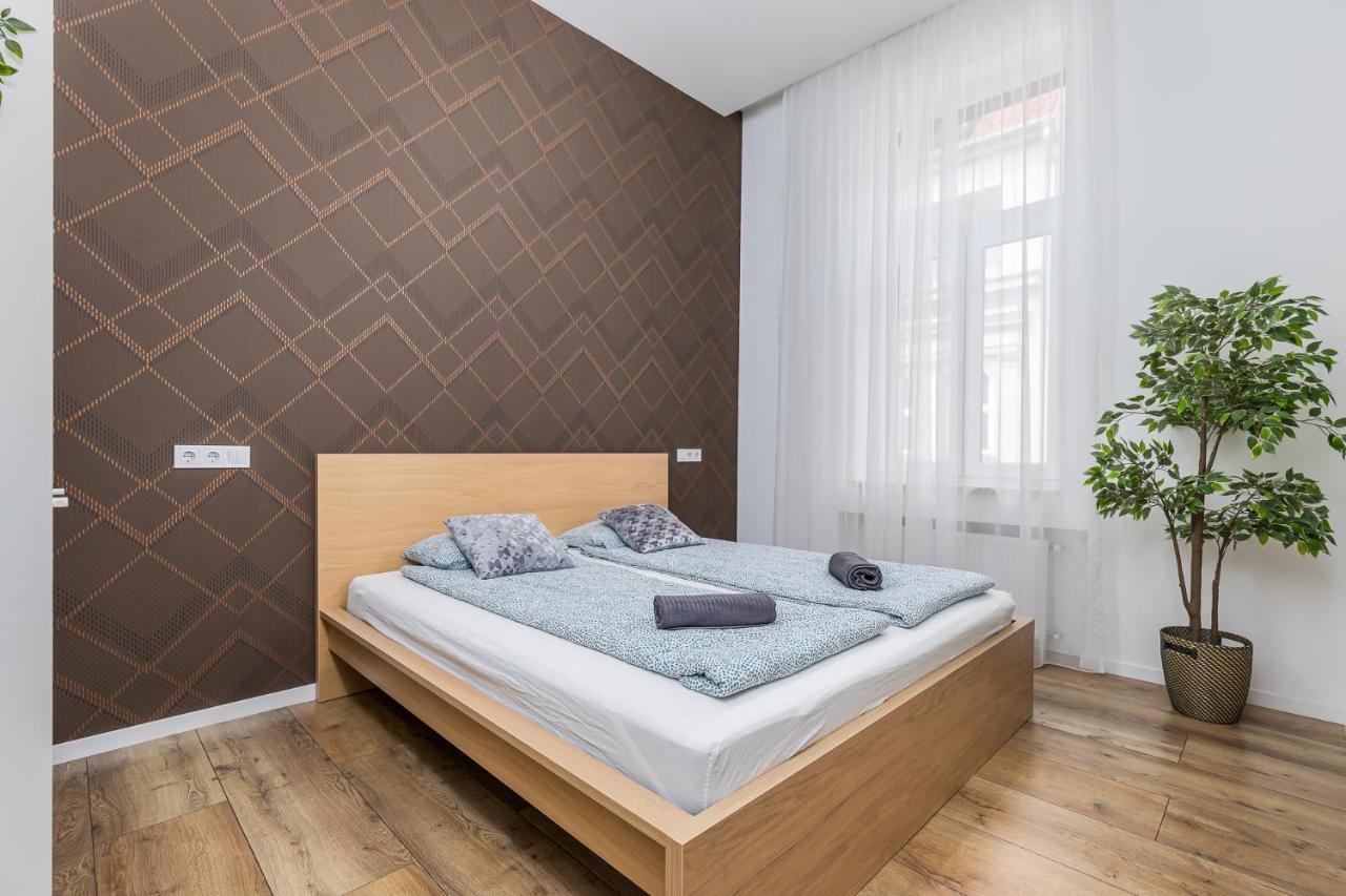 Csengery Deluxe Home With Balcony Budapest Luaran gambar